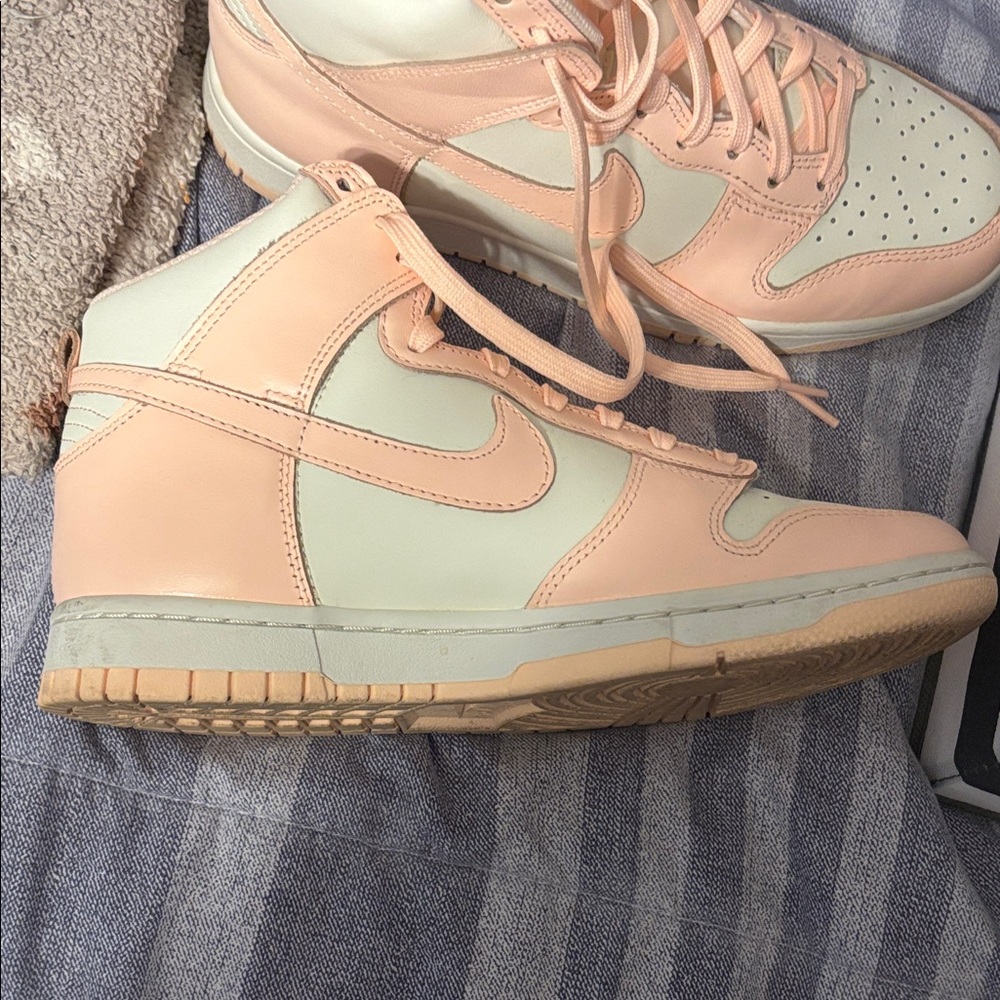 Nike Women's Sneakers - Peach and White